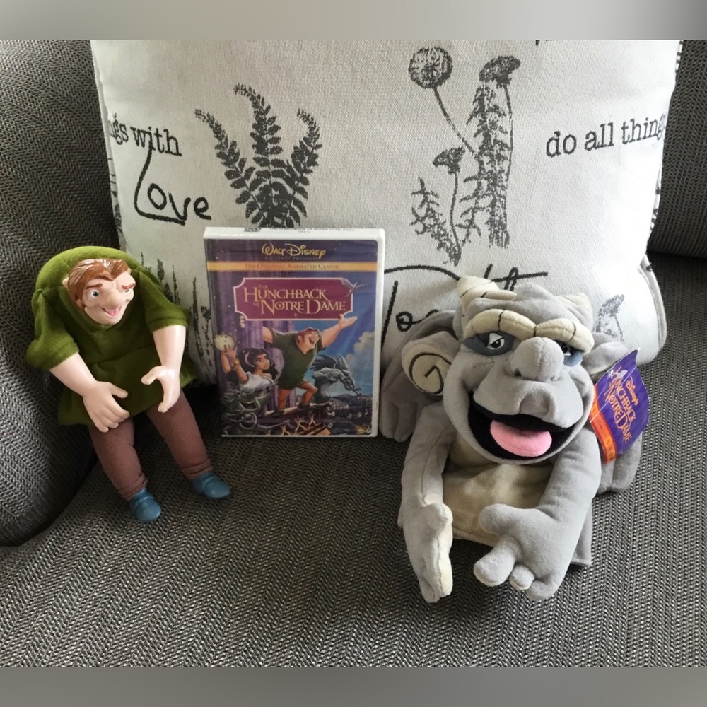 Disney The Hunchback of Notre Dame Hand Puppets and DVD Movie New Sealed